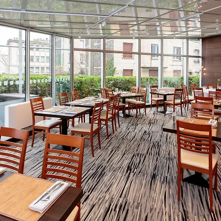 Hotel Ferrand Centre By Ihg 4*